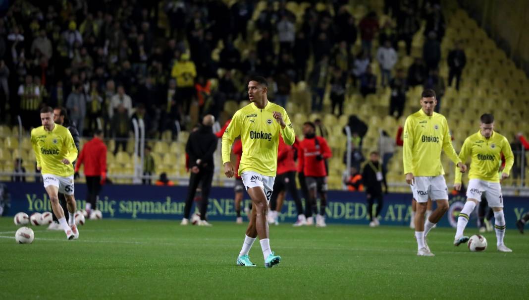 Fenerbahçe Fatih Karagümrük maçından çok özel fotoğraflar: Geri dönüş coşkusu tribünlere böyle yansıdı 7